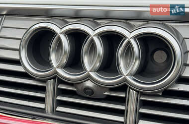 Позашляховик / Кросовер Audi e-tron 2021 в 