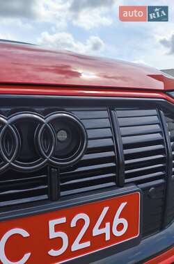 Внедорожник / Кроссовер Audi e-tron 2020 в 