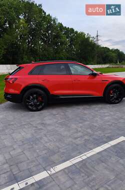 Внедорожник / Кроссовер Audi e-tron 2020 в 