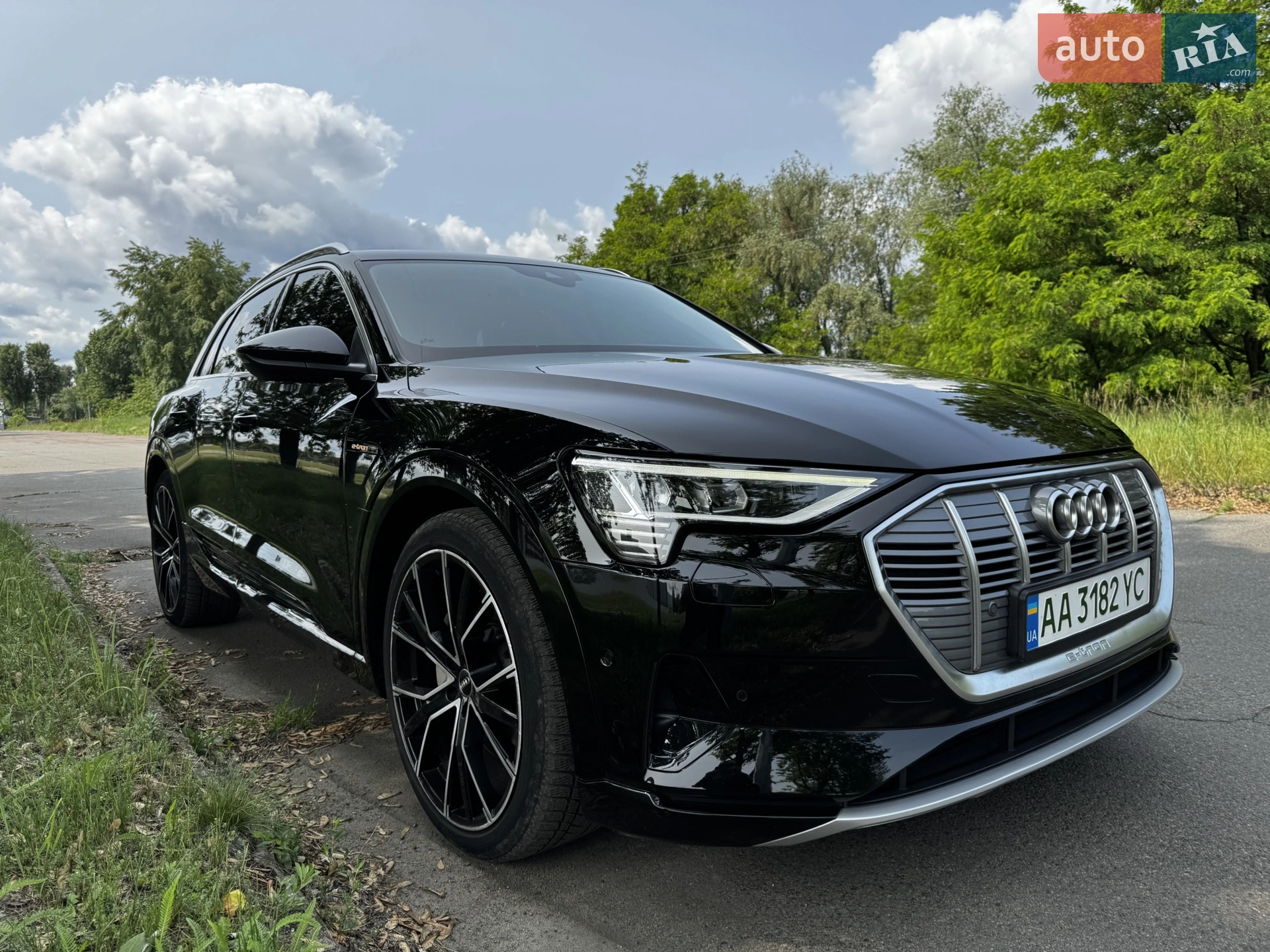 2019 Audi e-tron - мініатюра 2