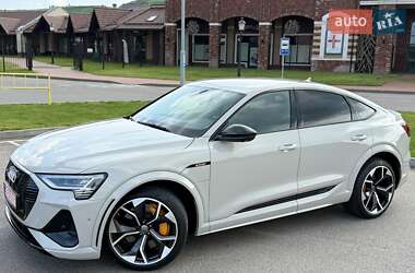 Позашляховик / Кросовер Audi e-tron 2021 в 