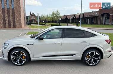 Позашляховик / Кросовер Audi e-tron 2021 в 