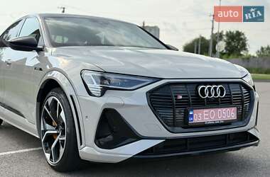 Позашляховик / Кросовер Audi e-tron 2021 в 