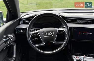Позашляховик / Кросовер Audi e-tron 2021 в 
