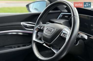 Позашляховик / Кросовер Audi e-tron 2021 в 