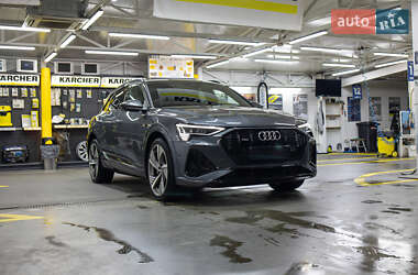 Внедорожник / Кроссовер Audi e-tron 2021 в 