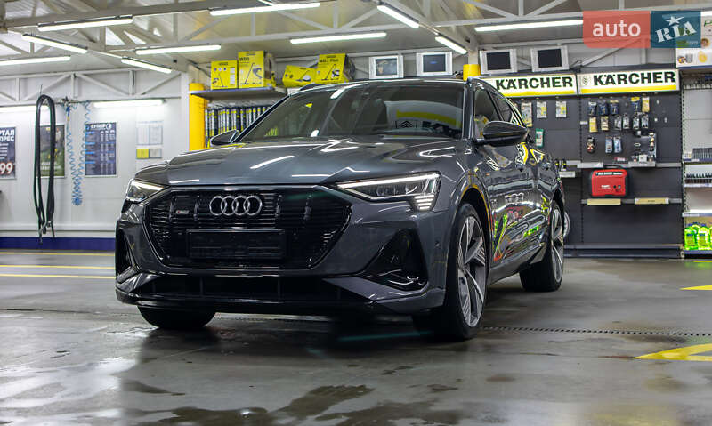 Позашляховик / Кросовер Audi e-tron 2021 в Чернівцях