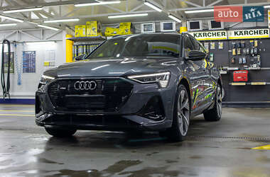 Внедорожник / Кроссовер Audi e-tron 2021 в 