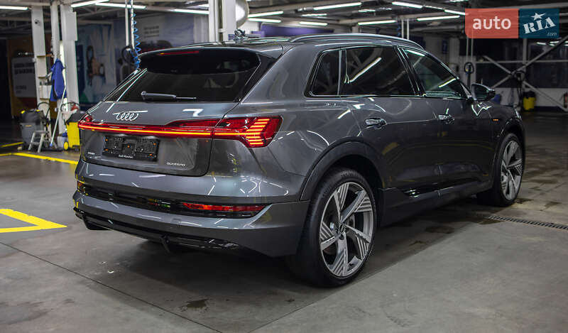 Позашляховик / Кросовер Audi e-tron 2021 в Чернівцях