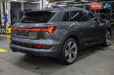Внедорожник / Кроссовер Audi e-tron 2021 в 
