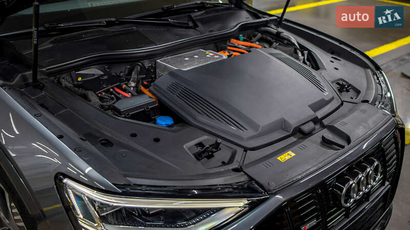 Позашляховик / Кросовер Audi e-tron 2021 в Чернівцях
