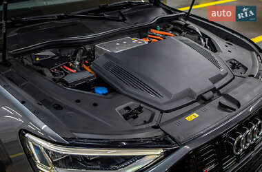 Внедорожник / Кроссовер Audi e-tron 2021 в 