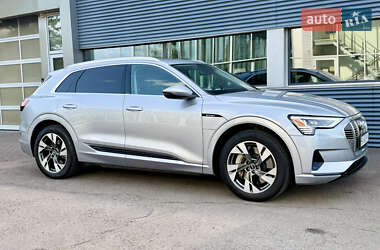 Внедорожник / Кроссовер Audi e-tron 2022 в 