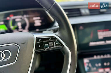 Внедорожник / Кроссовер Audi e-tron 2022 в 