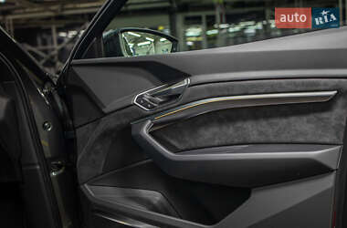 Внедорожник / Кроссовер Audi e-tron 2021 в 