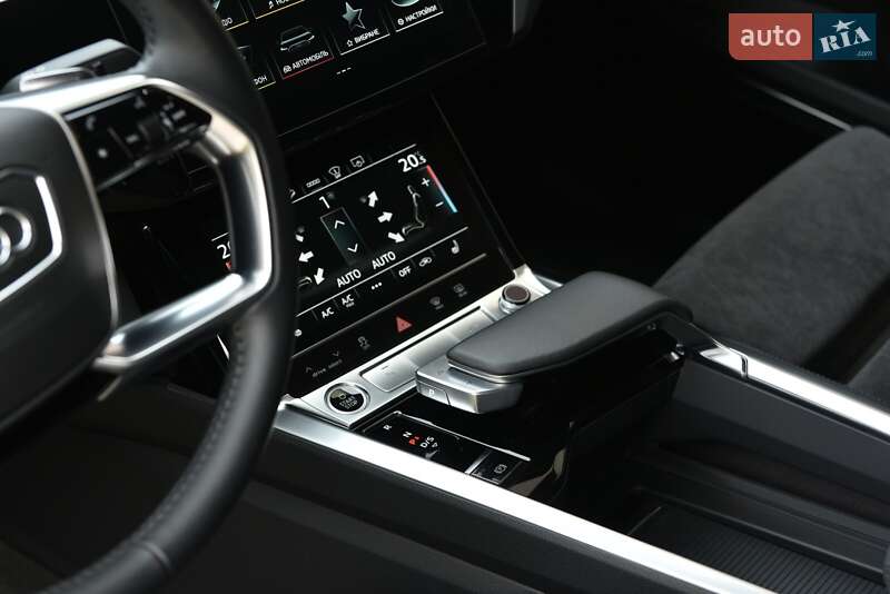 Позашляховик / Кросовер Audi e-tron 2021 в Чернівцях