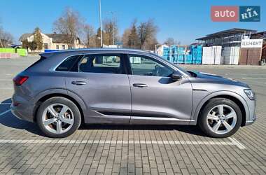 Внедорожник / Кроссовер Audi e-tron 2019 в 
