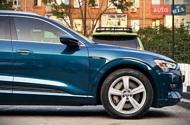 Внедорожник / Кроссовер Audi e-tron 2019 в 