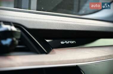 Внедорожник / Кроссовер Audi e-tron 2019 в 