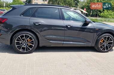 Внедорожник / Кроссовер Audi e-tron 2020 в 
