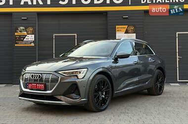 Позашляховик / Кросовер Audi e-tron 2022 в 
