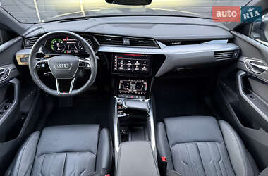 Позашляховик / Кросовер Audi e-tron 2022 в 