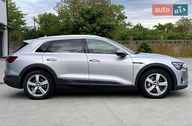 Внедорожник / Кроссовер Audi e-tron 2019 в 