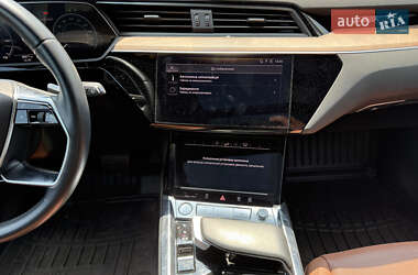 Внедорожник / Кроссовер Audi e-tron 2019 в 