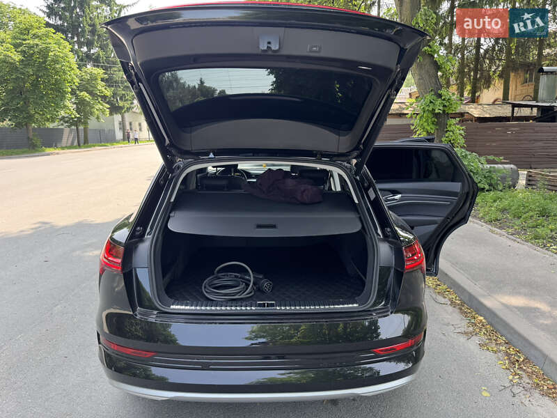 Внедорожник / Кроссовер Audi e-tron 2019 в Звягеле