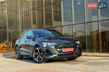 Внедорожник / Кроссовер Audi e-tron 2023 в 