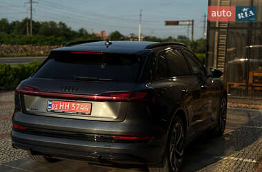 Внедорожник / Кроссовер Audi e-tron 2023 в 