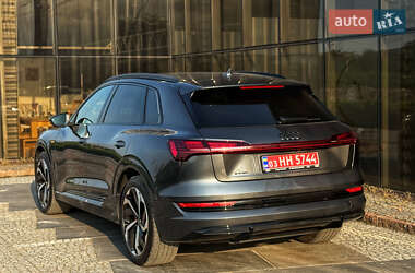 Внедорожник / Кроссовер Audi e-tron 2023 в 