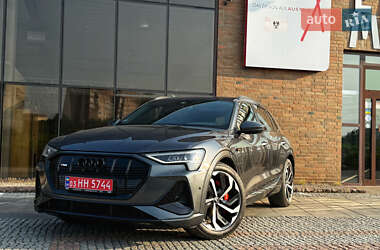 Внедорожник / Кроссовер Audi e-tron 2023 в 