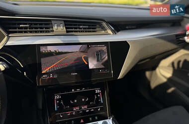 Внедорожник / Кроссовер Audi e-tron 2023 в 