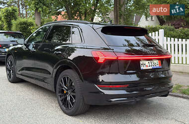 Внедорожник / Кроссовер Audi e-tron 2023 в 