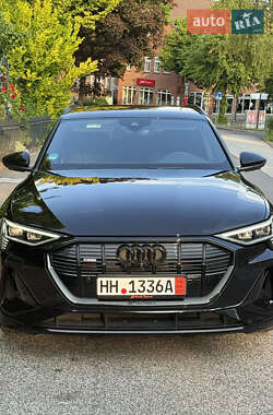 Внедорожник / Кроссовер Audi e-tron 2023 в 