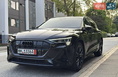 Внедорожник / Кроссовер Audi e-tron 2023 в 