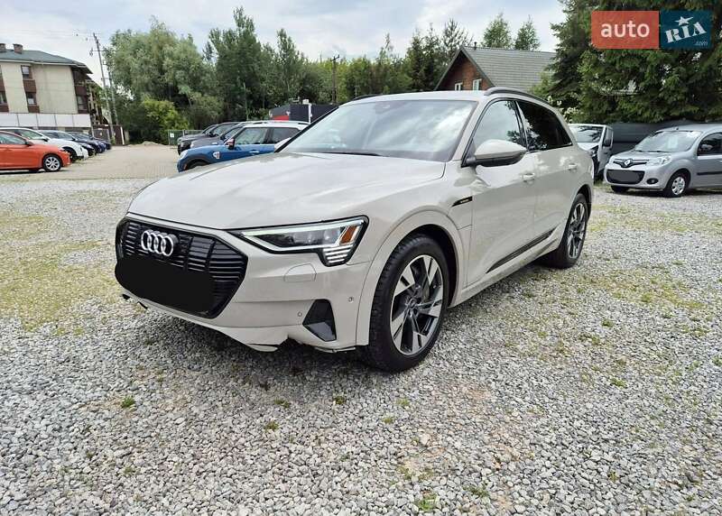Внедорожник / Кроссовер Audi e-tron 2020 в 
