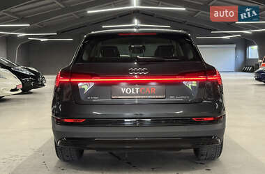 Внедорожник / Кроссовер Audi e-tron 2020 в 