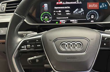 Внедорожник / Кроссовер Audi e-tron 2020 в 