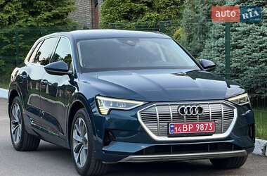 Внедорожник / Кроссовер Audi e-tron 2021 в 