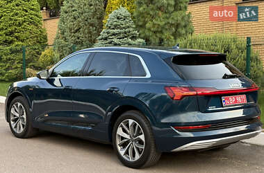 Внедорожник / Кроссовер Audi e-tron 2021 в 