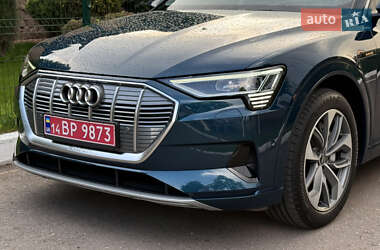 Внедорожник / Кроссовер Audi e-tron 2021 в 