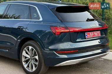 Внедорожник / Кроссовер Audi e-tron 2021 в 