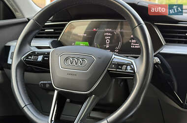 Внедорожник / Кроссовер Audi e-tron 2021 в 