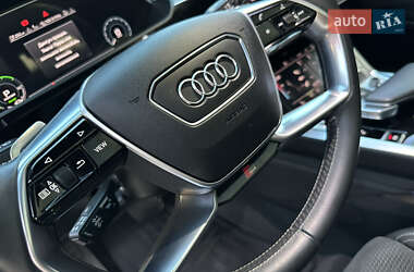 Позашляховик / Кросовер Audi e-tron 2021 в 