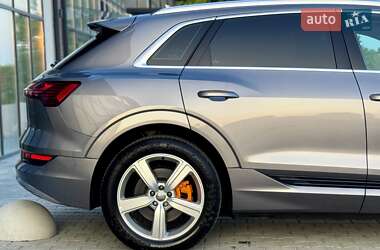 Позашляховик / Кросовер Audi e-tron 2020 в 
