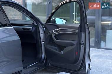 Позашляховик / Кросовер Audi e-tron 2020 в 