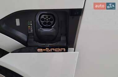 Внедорожник / Кроссовер Audi e-tron 2020 в 