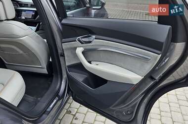 Внедорожник / Кроссовер Audi e-tron 2019 в 